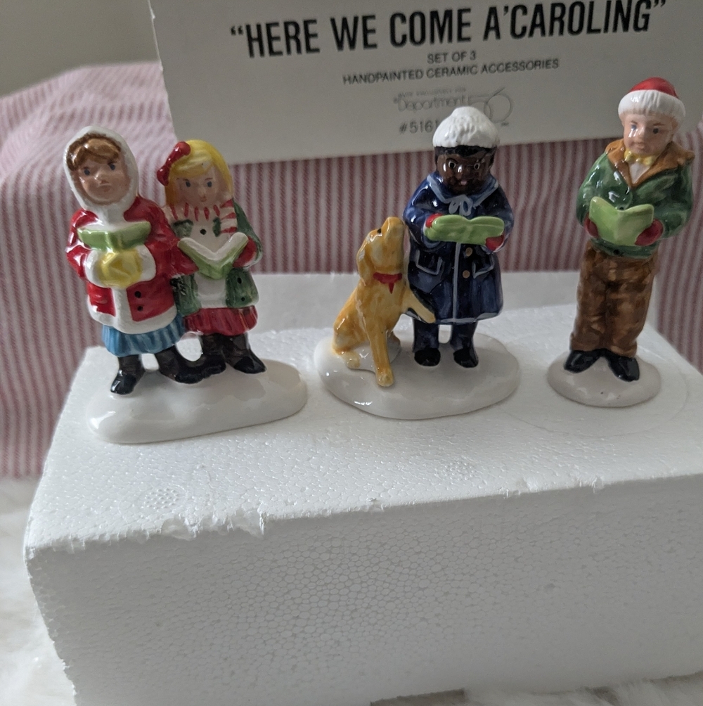 Department 56 Holiday Carolers with Dog Figurine Set
